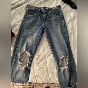 Levis skinny jeans rips in knees